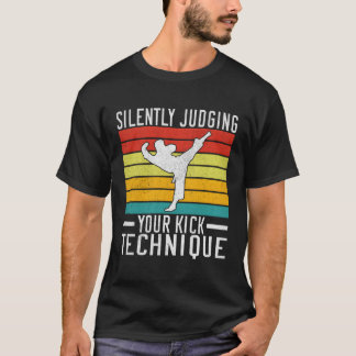 Camiseta Silenciosamente Julgando Sua Técnica De Chute Taek