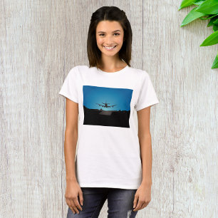 Camiseta Silhueta de aterrissagem de avião à noite