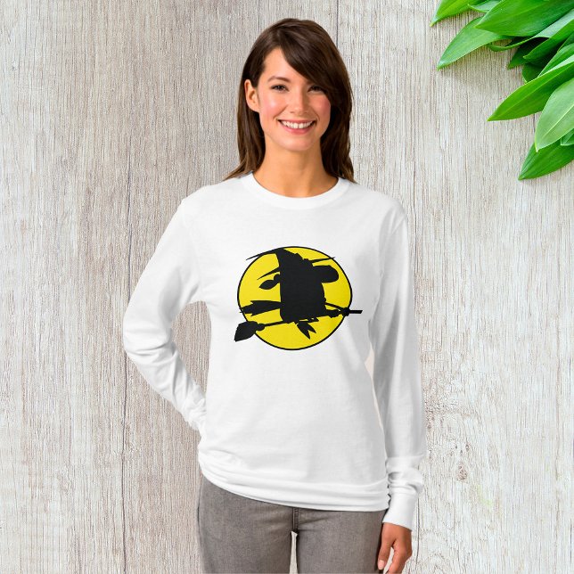 Camiseta Silhueta de Bruxa Voando em Vassoura Contra Lua Ch (Criador carregado)
