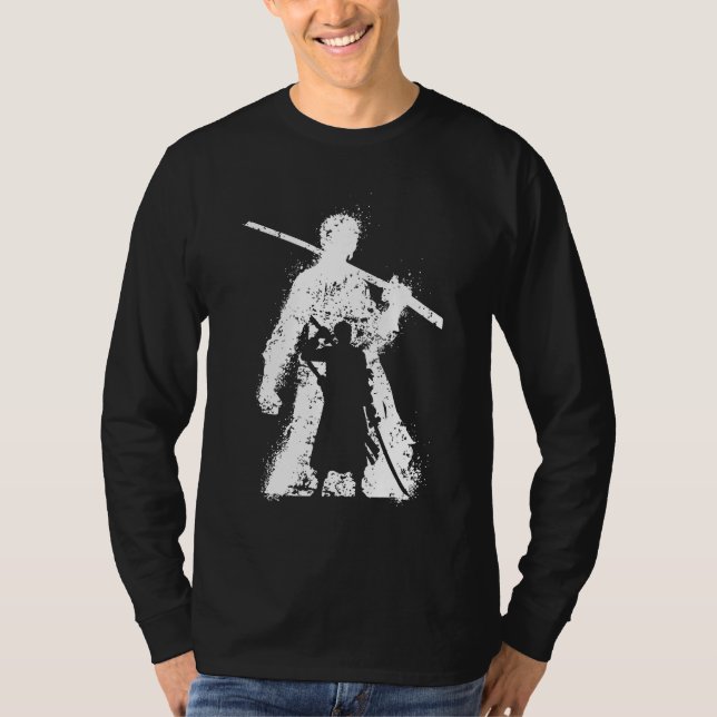 Camiseta Silhueta de Guerreiro com Arte da Espada (Frente)