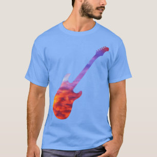 Camiseta Silhueta de guitarra com um grupo de trás flamejan