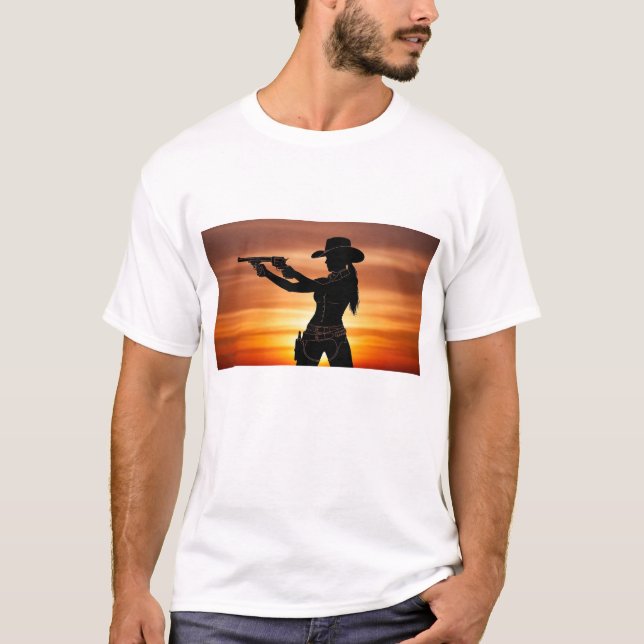 Camiseta silhueta de uma vaqueira com uma arma (Frente)