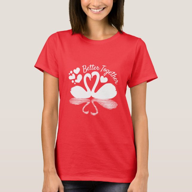 Camiseta Silhueta do Cisne do casal na Água (Frente)