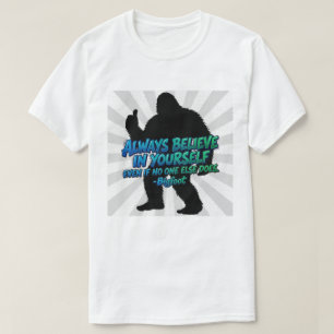 Camiseta Silhueta Engraçada de Pé Grande Sempre Acredite no