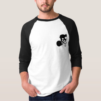 Camiseta Silhueta preto e branco do cavaleiro do ciclismo