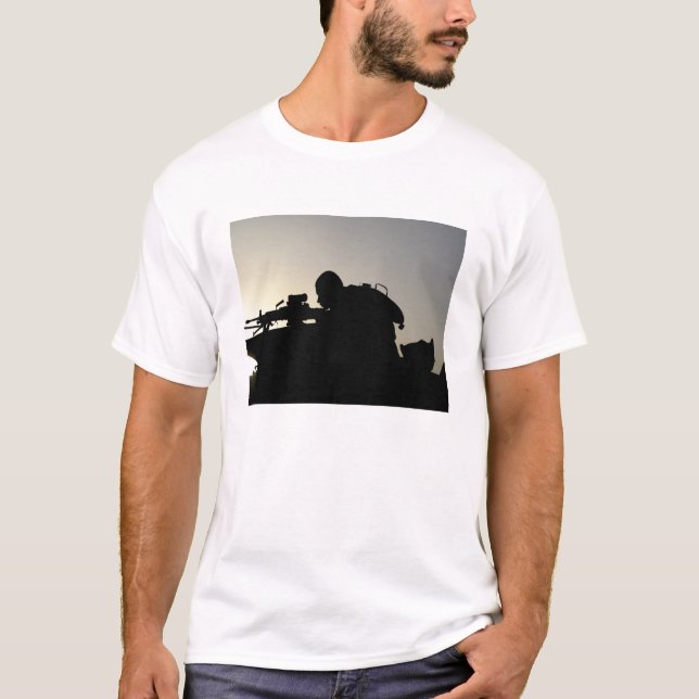 Camiseta Silhuette de um artilheiro de Arma Automática de E (Frente)
