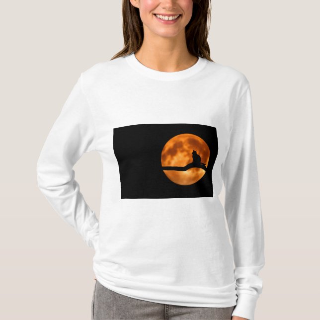 Camiseta Silhute de um Gato Negro em uma Árvore (Frente)