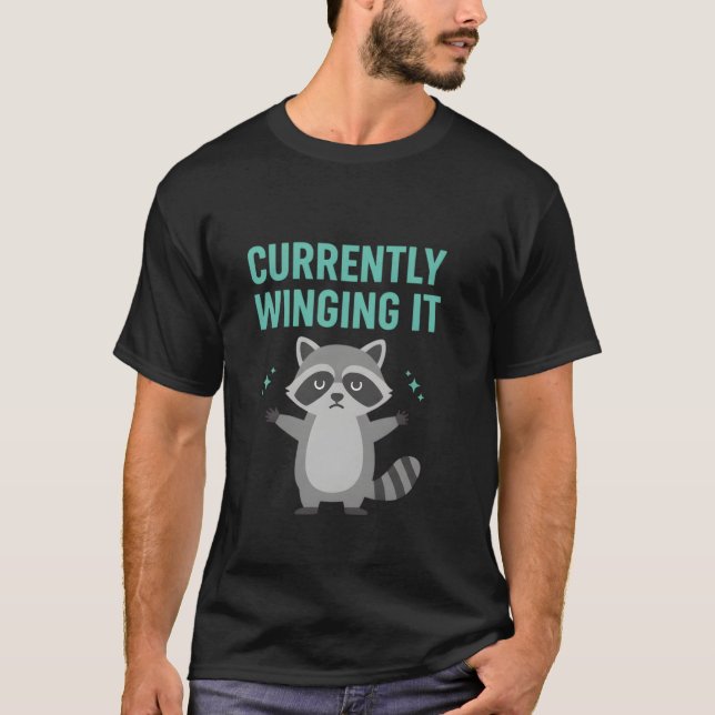 Camiseta Silly Raccoon Humor Overthinking Chaos Mindset  (Frente)