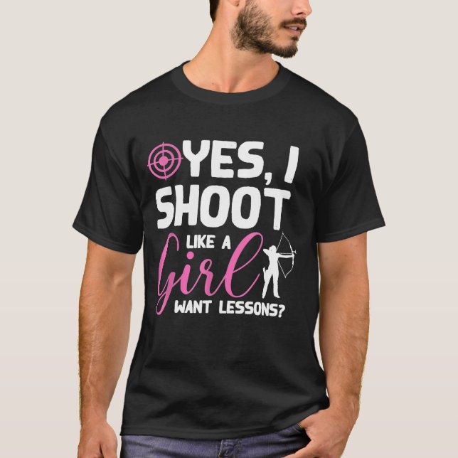 Camiseta Sim, Atiro Como Uma Garota Quer Lições (Frente)