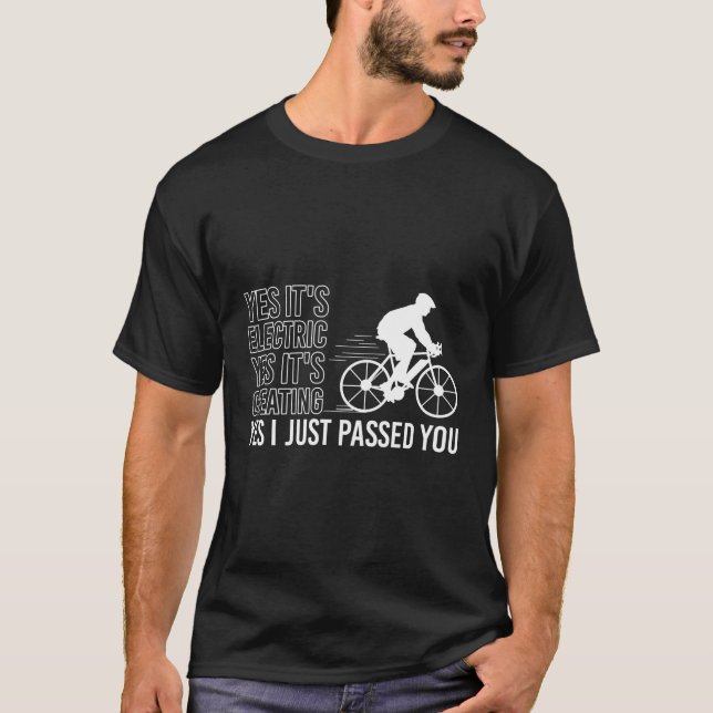 Camiseta Sim É Elétrico É Trapaça Sim Eu Passe (Frente)