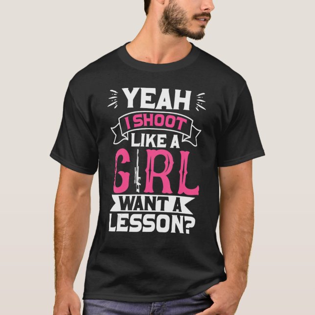 Camiseta Sim, Eu Atiro Como Uma Garota Quer Uma Caça De Ens (Frente)