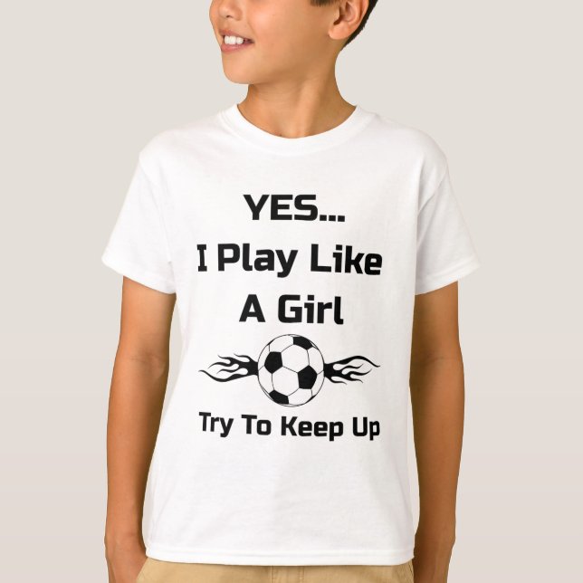 Camiseta Sim... Eu Jogo Como Uma Garota Flaming Soccer Byll (Frente)