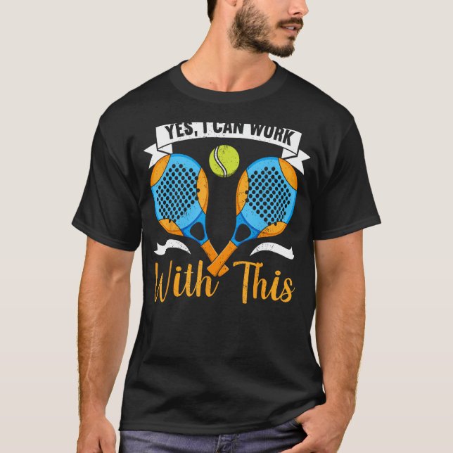 Camiseta Sim, Eu Posso Trabalhar Com Este Padel Tênis Funny (Frente)