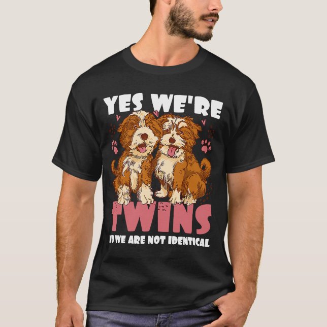 Camiseta Sim, somos gêmeos, não, não somos idênticos com ca (Frente)