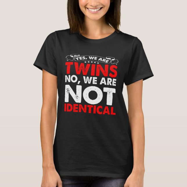 Camiseta Sim Somos Gêmeos Não Somos Idênticos (Frente)
