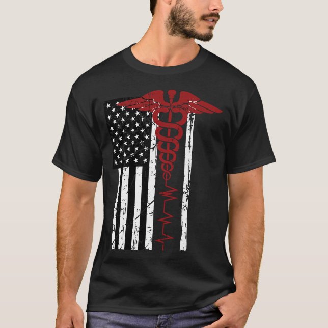 Camiseta Símbolo médico de bandeira dos EUA Símbolo negro C (Frente)