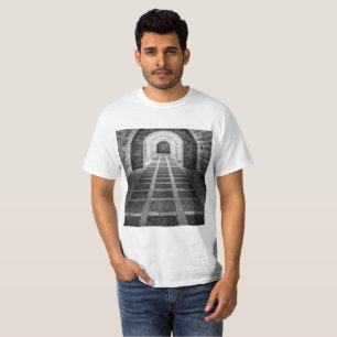Camiseta Simetria a preto e branco