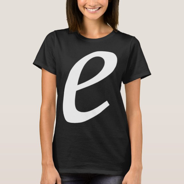 Camiseta Simple Bold Large White Italic Script Lower Case e (Frente)