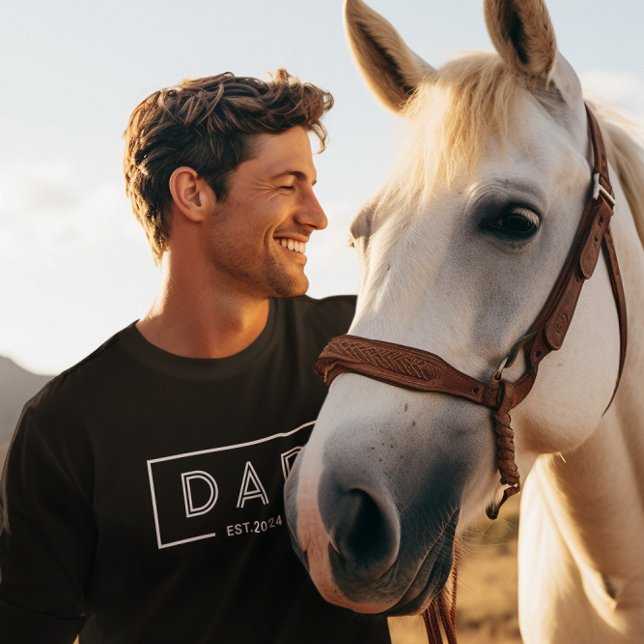 Camiseta Simples e moderno Pai de quadros brancos. 2024 (Criador carregado)