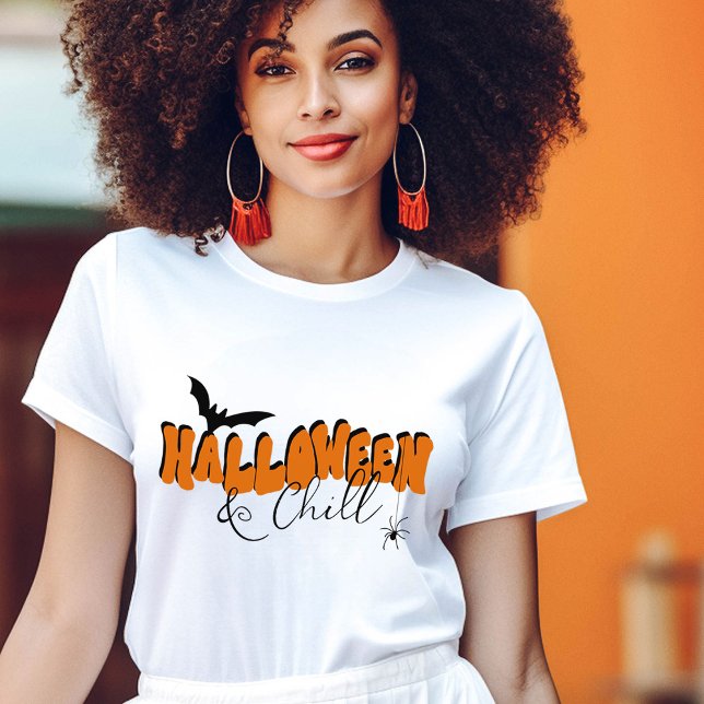 Camiseta Simples Halloween Retro Black Orange Typoografia D (Hand drawn block letter typography and editable script font Halloween with bat and spider )