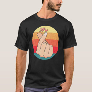 Camiseta Sinal Coreano de Coração Dedo