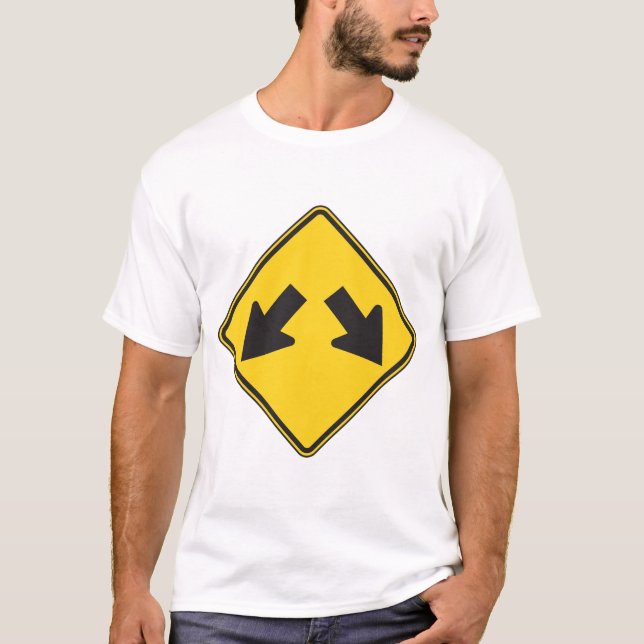 Camiseta Sinal de Trânsito de Aviso com Duas Setas para Bai (Frente)