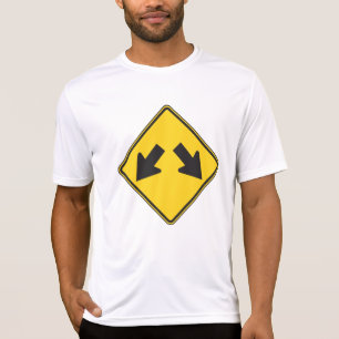 Camiseta Sinal de Trânsito de Aviso com Duas Setas para Bai