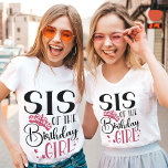 Camiseta Sis da Garota de Aniversário Personalizada Corresp<br><div class="desc">Procurando o presente de aniversário perfeito? Não olhe mais do que nossas camisas personalizadas da família que combinam! Estas camisas são perfeitas para qualquer festa de aniversário ou apenas para mostrar seu apoio aos seus entes queridos. Não só eles são uma forma excelente de mostrar seu amor, mas também têm...</div>