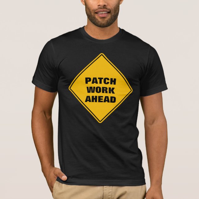 Camiseta Sistema cortado amarelo engraçado na frente sinal  (Frente)