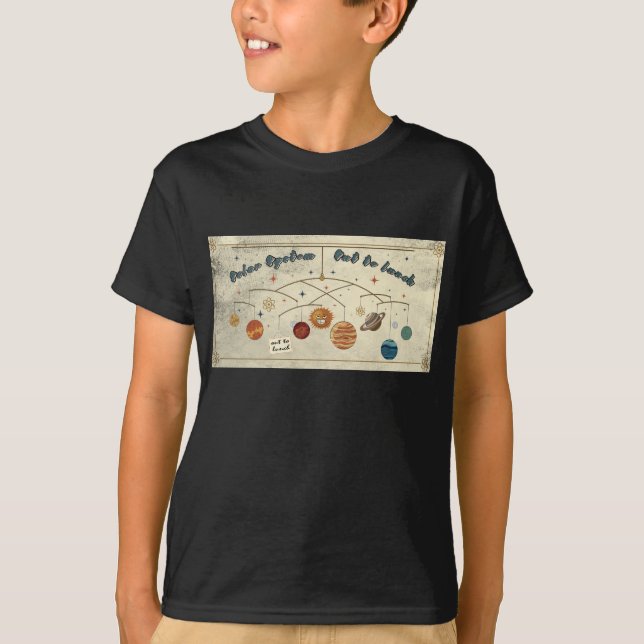 Camiseta Sistema Solar Fora Para Almoço Design Espacial Ret (Frente)