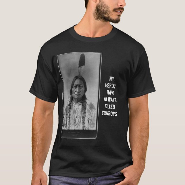 Camiseta Sitting_Bull_-_edit2, meus heróis têm sempre Kil… (Frente)