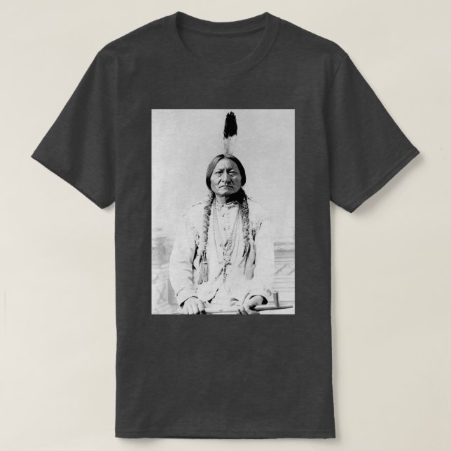 Camiseta Sitting Bull Vintage Foto Nativa Americana 1  (Frente do Design)