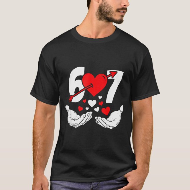 Camiseta Six Seven 67 6 7 Kids 67 Meme Hands Funny Valentin (Frente)
