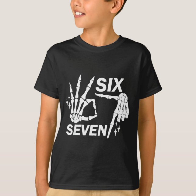 Camiseta Six Seven 6 7 Meme Funny Skeleton Hands Sign Let's (Frente)