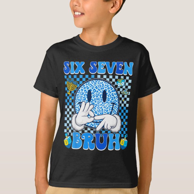 Camiseta Six Seven Bruh 67 Meme Hanukkah Lights Jewi-shirt  (Frente)
