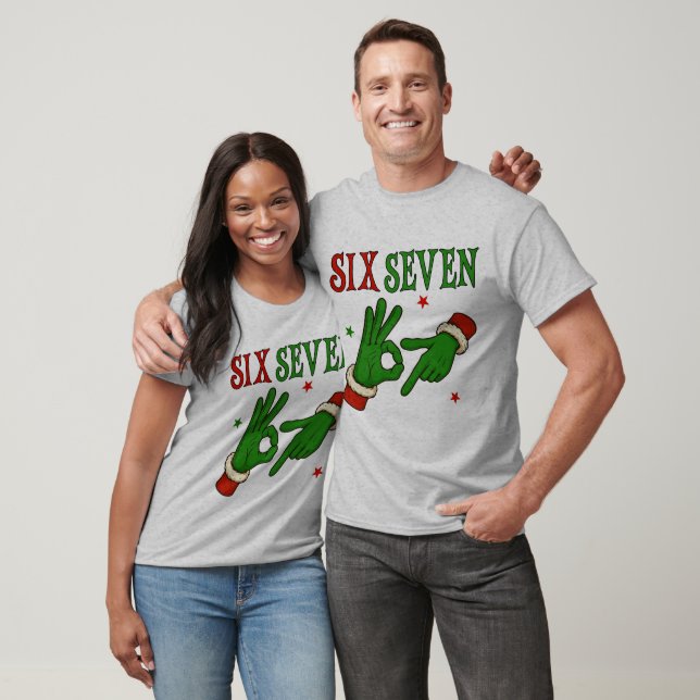 Camiseta Six Seven Grinch Hand OK Sign Trendy Christmas  (Unissex)