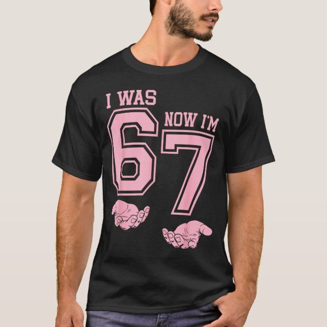 Camiseta Six Seven Meme 7 Year Old Birthday Shirt Was 6 Now (Frente)