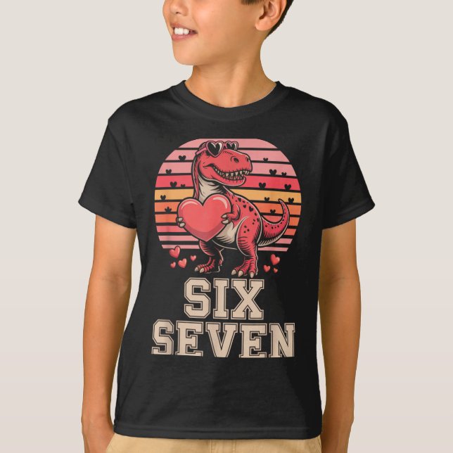 Camiseta Six Seven Valentine’s Day Dinosaur T-rex For Kids  (Frente)