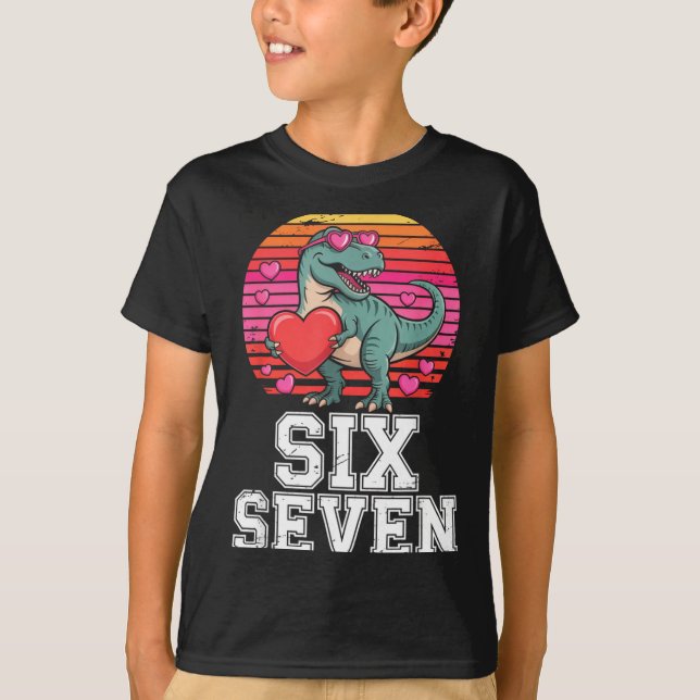 Camiseta Six Seven Valentine’s Day Dinosaur T-rex For Kids  (Frente)