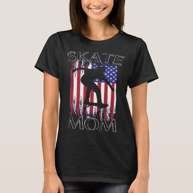 Camiseta Skate Mom Fun Patriotic American Flag Retro Skate (Frente)