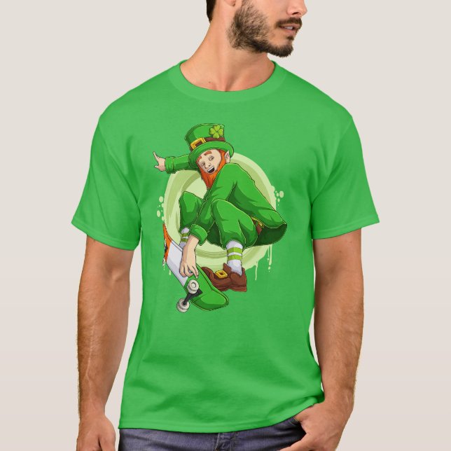 Camiseta Skateboard Encantado com Leprechaun Dia de São Pat (Frente)