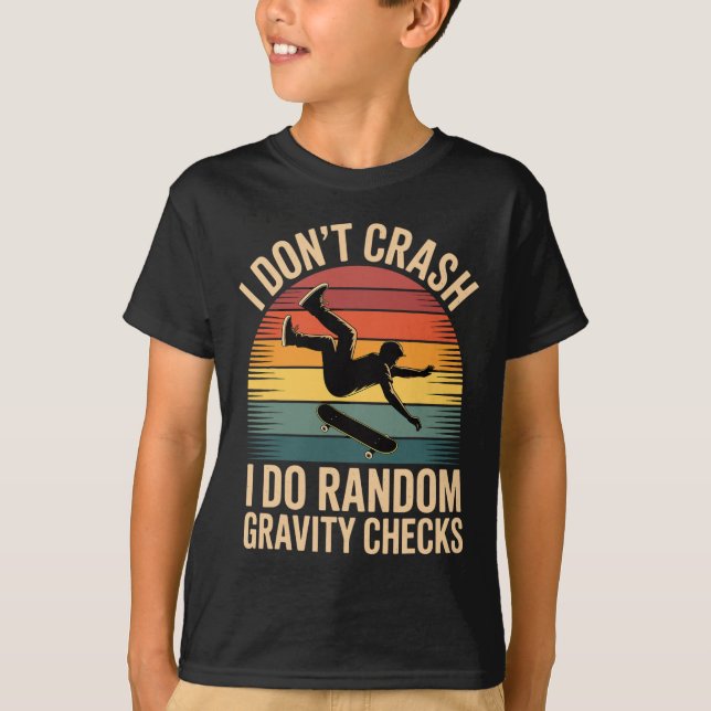 Camiseta Skateboarding Humor Gravity Checks Only!  (Frente)