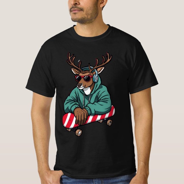 Camiseta Skater Reindeer – Cool Christmas Skateboard Design (Frente)