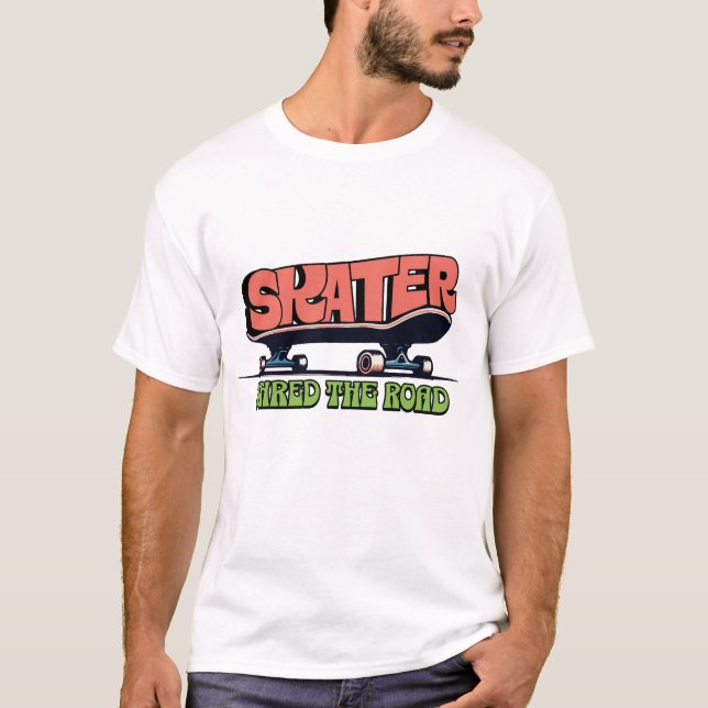 Camiseta Skater Shred the Road – Retro 70s Skateboarding  (Frente)