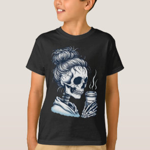 Camiseta Skeleton Bebendo Café Mensagem de Mulher Arma Dia