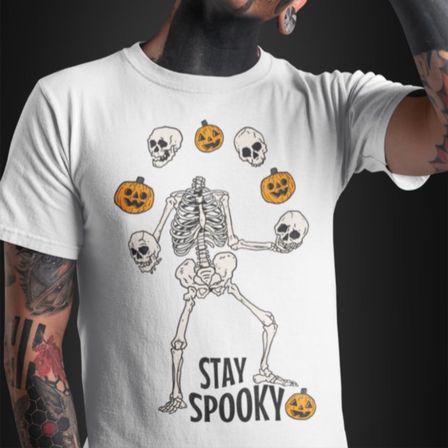Camiseta Skeleton dirigindo seu crânio e abóbora no Hallowe (Criador carregado)