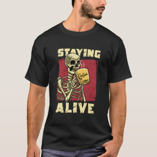 Camiseta Skeleton Drinking Coffee Halloween Staying Alive G
