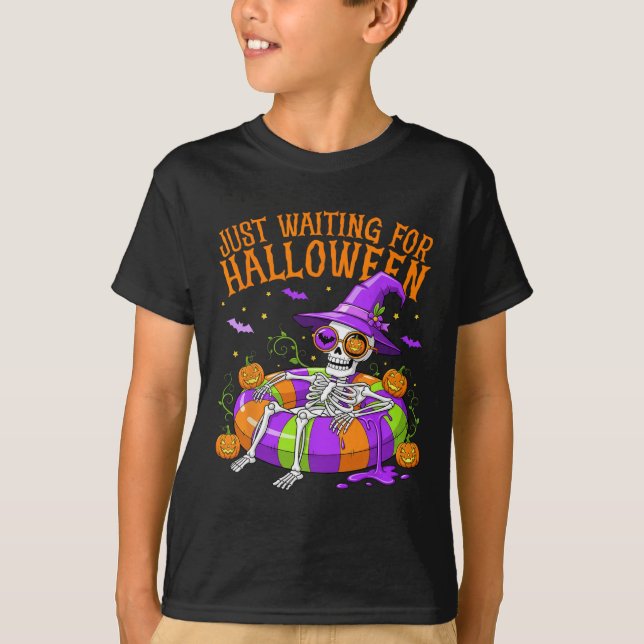 Camiseta Skeleton Engraçado Só Esperando O Halloween (Frente)
