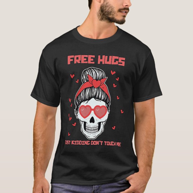 Camiseta Skeleton Free Hugs Só brincando Não me toque Val (Frente)