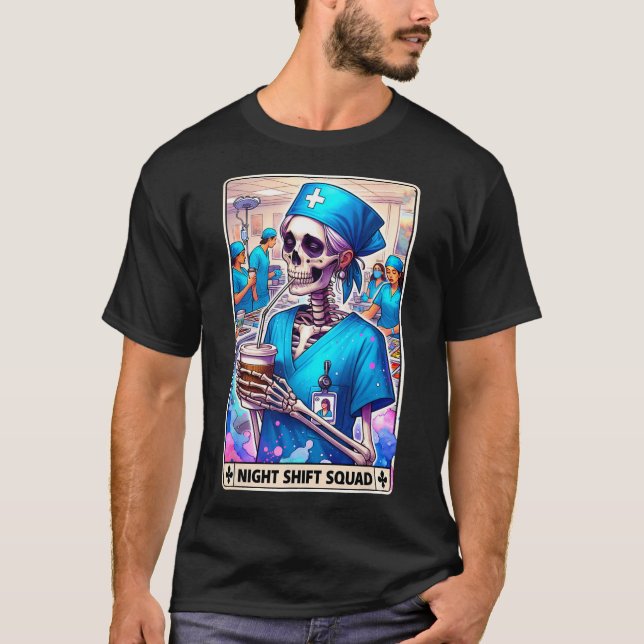 Camiseta Skeleton Funny Tarot Card Night Shift Squad Hallow (Frente)